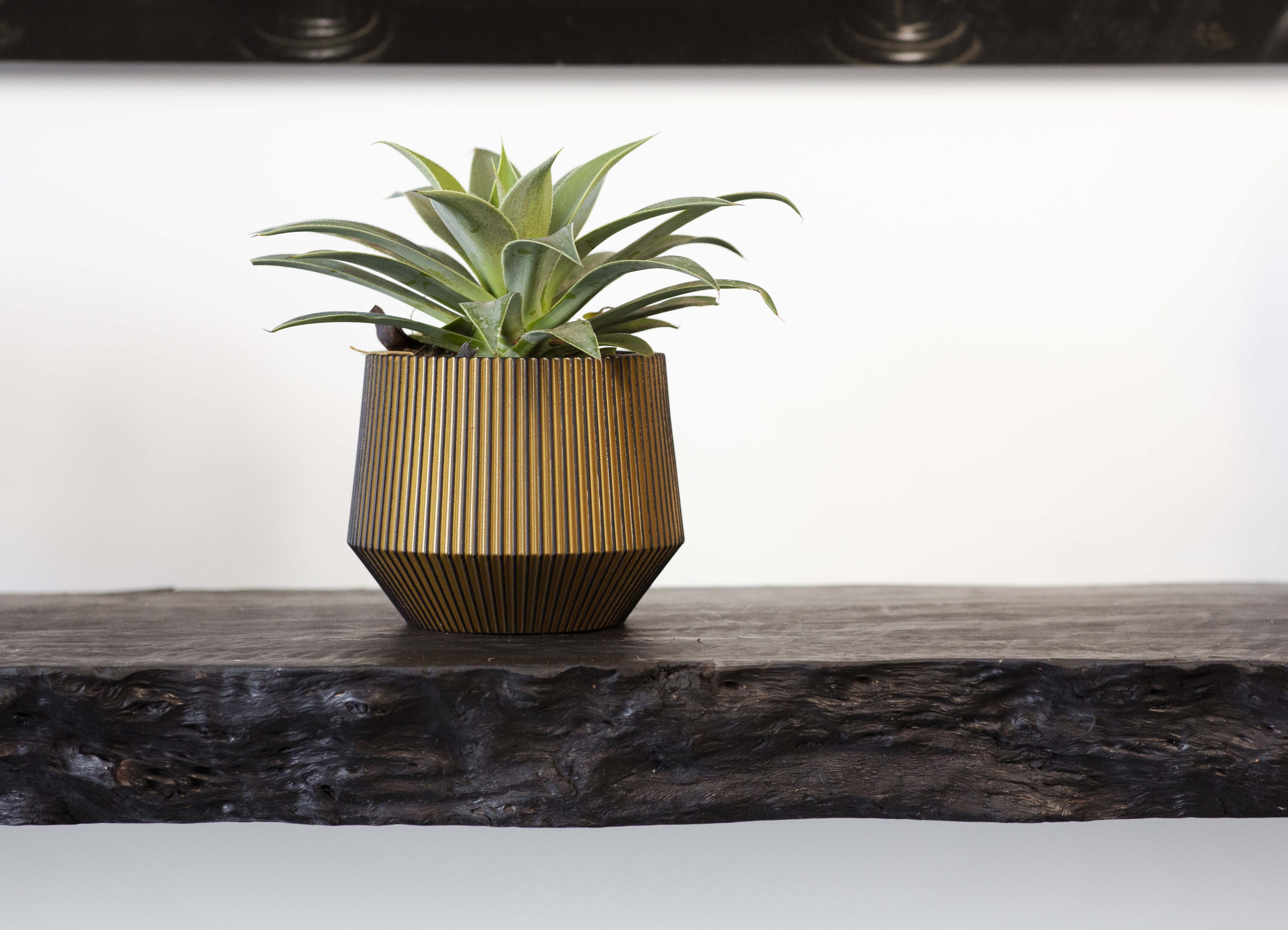 Vase Cylindre Geo Groove Noir Or Vase Cylindre Geo Groove Noir Or