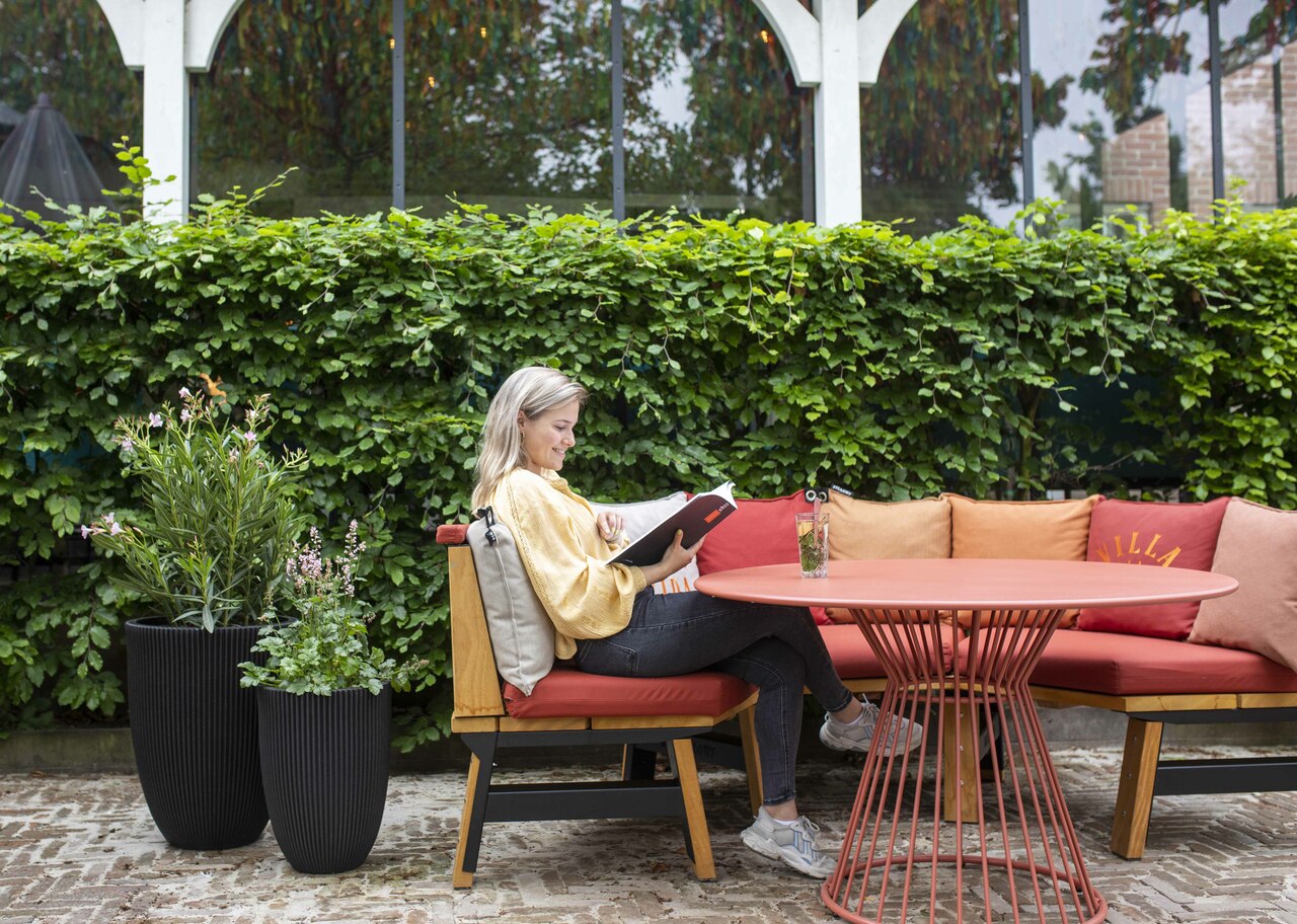 Vase Élégant Bas Groove NL Noir