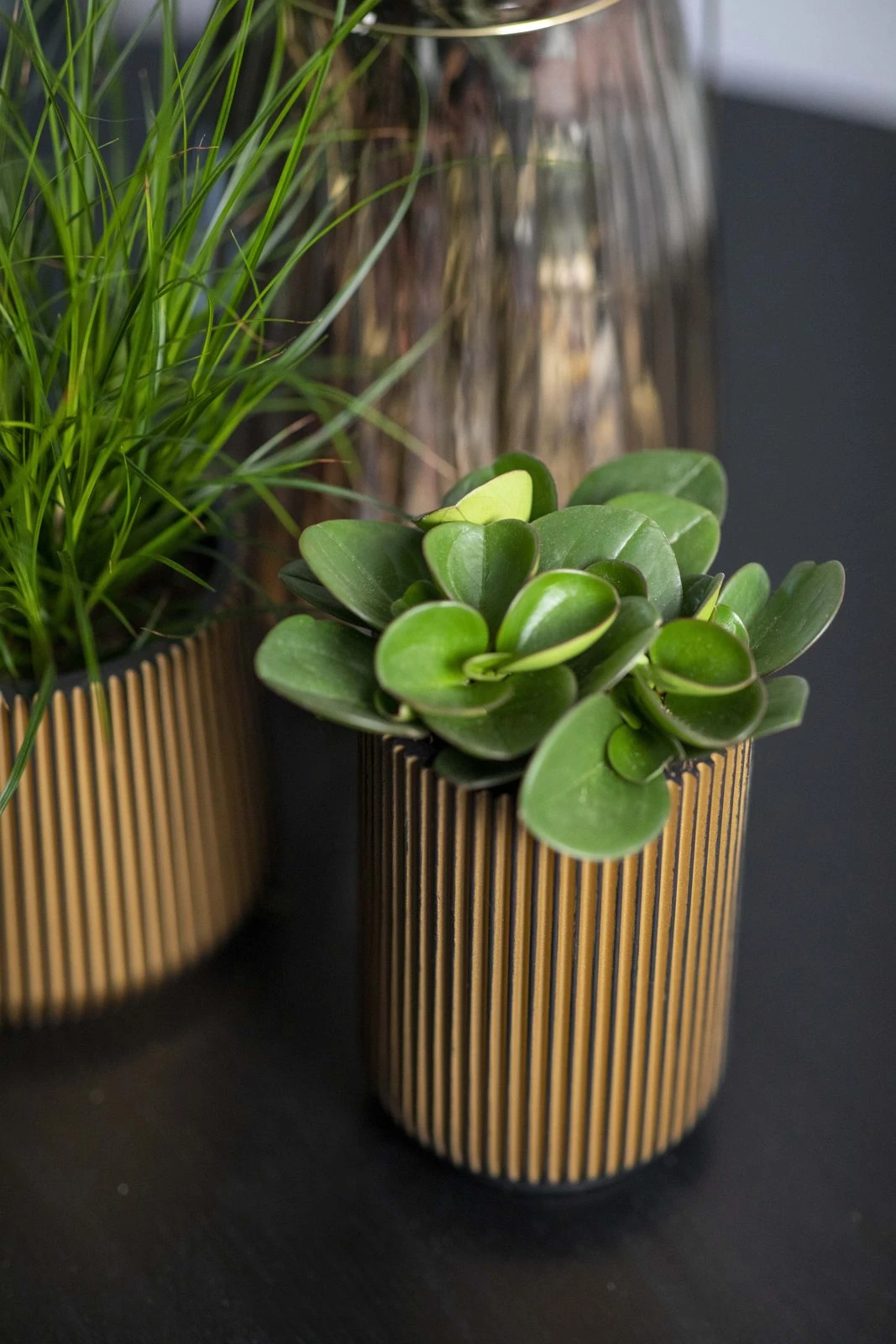 Indoor Groove Vase High Black gold